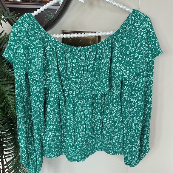 Hollister Green w/ White Floral Ruffle Crop Top Off the Shoulder Blouse Viscose - Picture 13 of 15